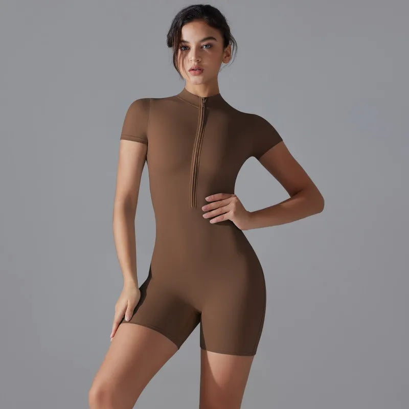 Macacão Fitness com Zíper Marrom | Estilo Minimalista com Performance Máxima